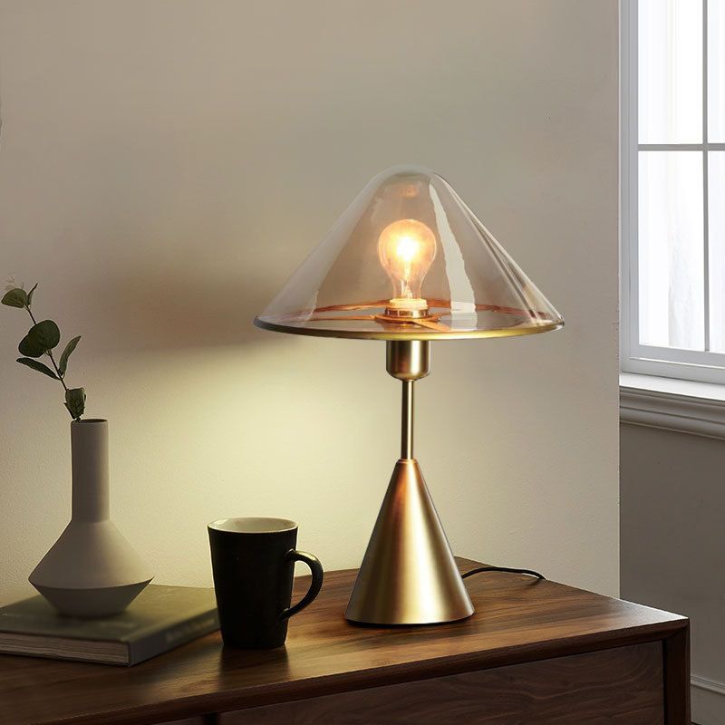 Goldkegelform Tischlampe Nordic Style Tischlicht mit Glas für Schlafzimmer