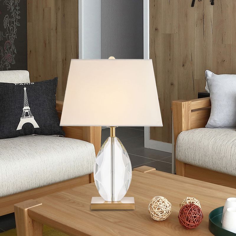 Bulbe unique table ovale lumière lampe de nuit en cristal blanc traditionnel avec de l'ombre en tissu trapézoïdal