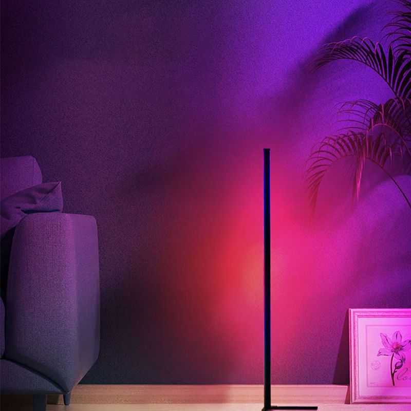 Linear Shape Floor Lighting Contemporary Style Metal 1 Light Floor Lamp in Black