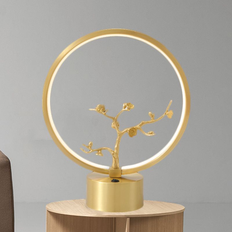 Metallic Ring Night Light Simplicity LED Goldtischbeleuchtung mit innerer Baumdekoration