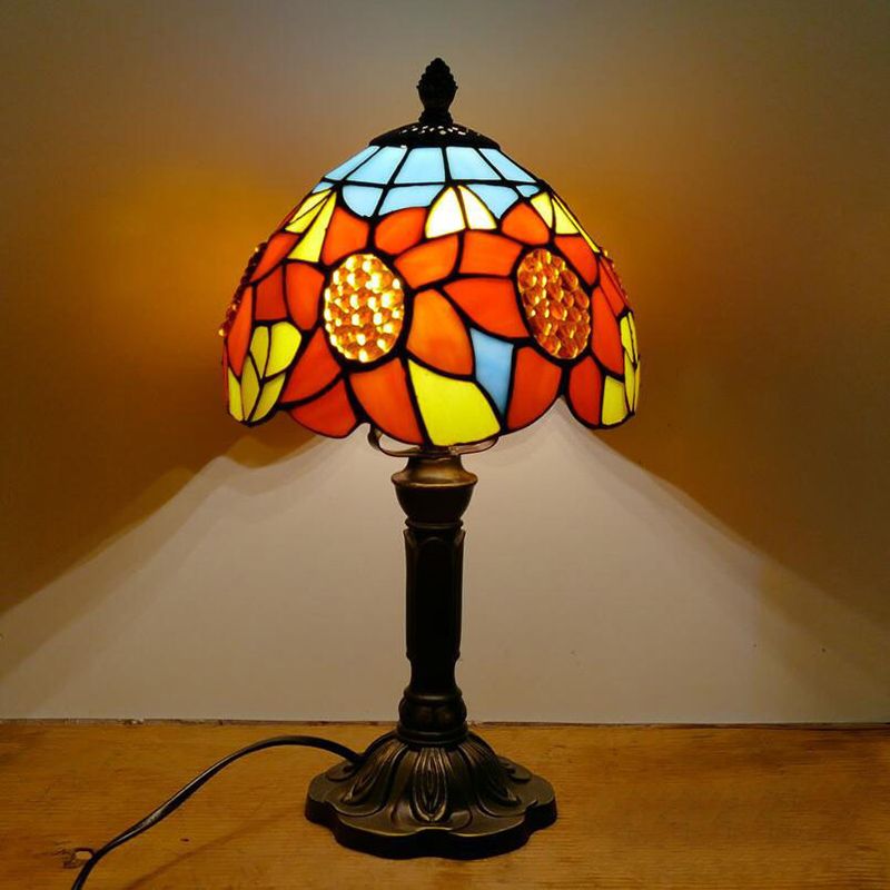 Traditional Sunflower Pattern Nightstand Lamp 2 Heads Stained Glass Table Lighting with Pull Chain