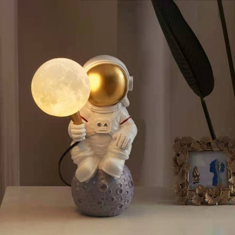 Modern Style Astronaut Shape Night Table Lamp Resin 1 Light Table Light