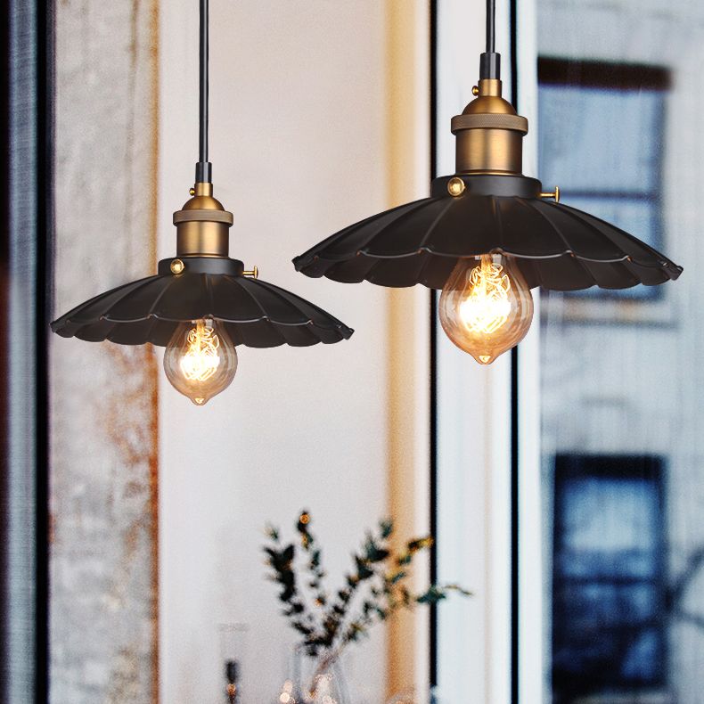 Industrial Style Retro Scalloped Pendant Light 1 Head Iron Lampshade for Restaurant