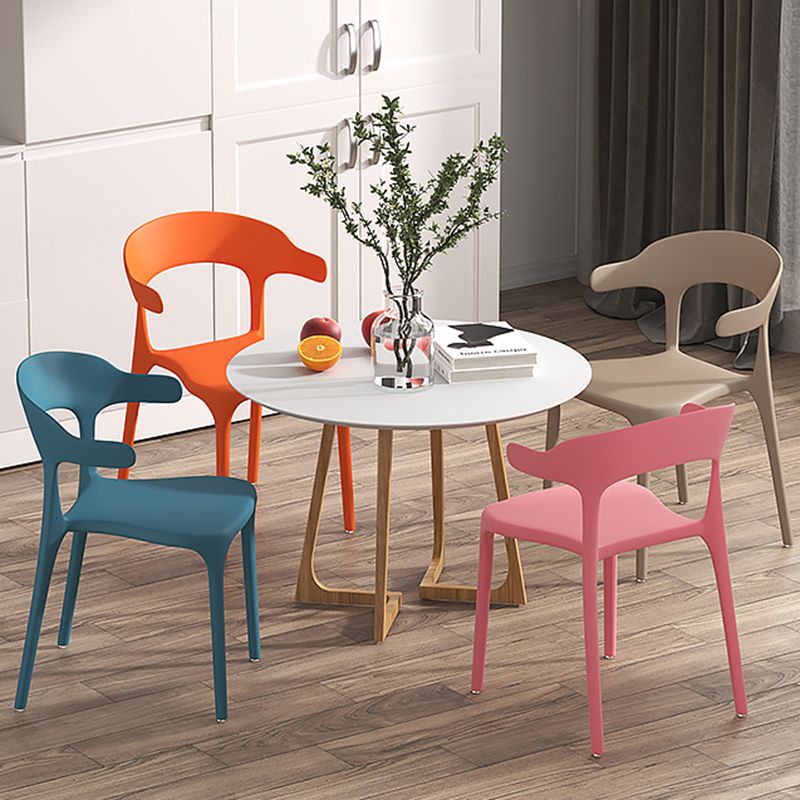 Scandinavian Matte Finish Plastic Dining Chair Milk Tea Shop Stacking Arm Chair