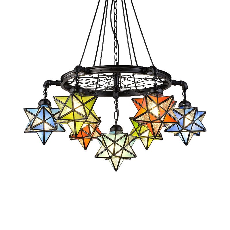 Tiffany Rustic Star Chandelier con rueda negra 7 luces Luz de techo de caída de vidrio manchado para biblioteca