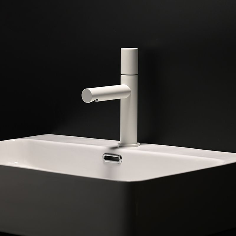 Contemporary Centerset Faucet Lever Handles Single Hole Brass Circular Faucet