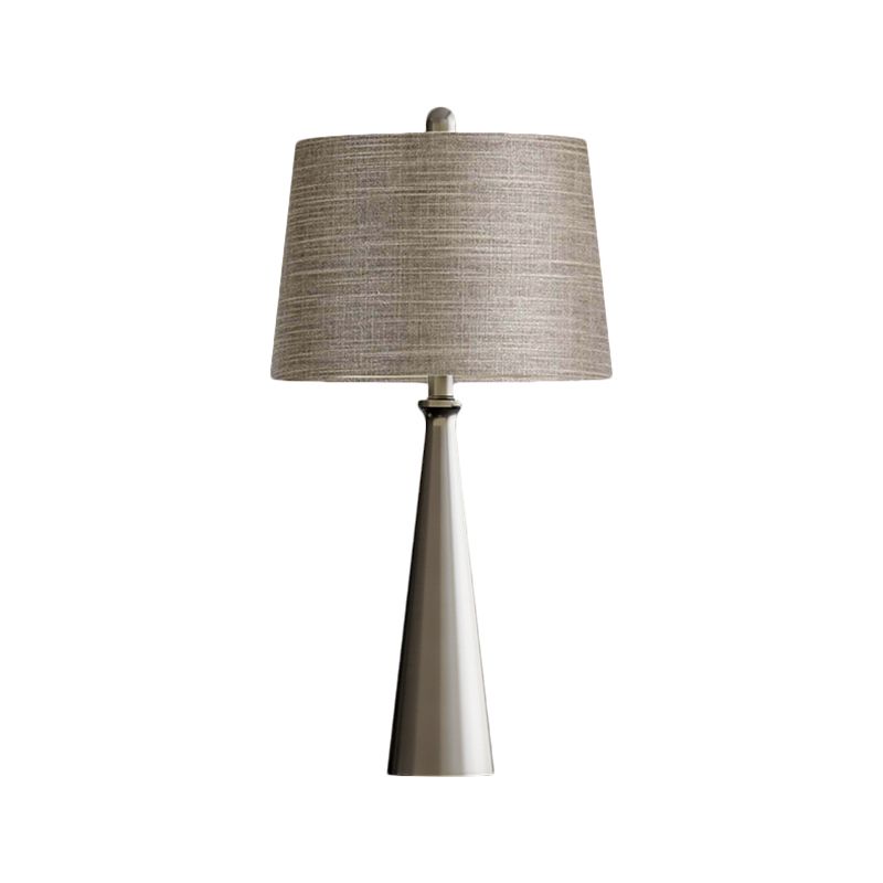 1 bulbo de la mesa de la mesa de la mesa de dormitorio simple lámpara de mesita de noche plateada con sombra de tela de tambor cónica