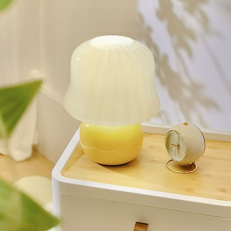 One-Bulb Table Light Modern Glazed Glass Yellow Mushroom Desk Lamp for Bedroom Living Room