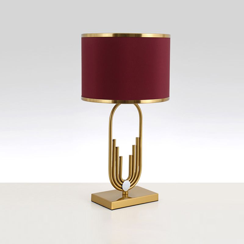 Postmoderne Augenpflege -Tischlampe Minimalist Metal Night Stand Light für Wohnzimmer