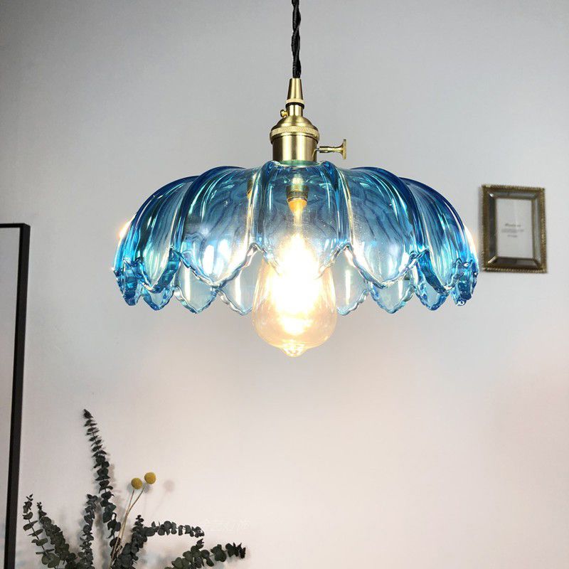 Geschulpte hanglamp industrieel 8 "/10"/12 "breed 1 lichtblauw glashanglamp in messing met geribbelde deksel