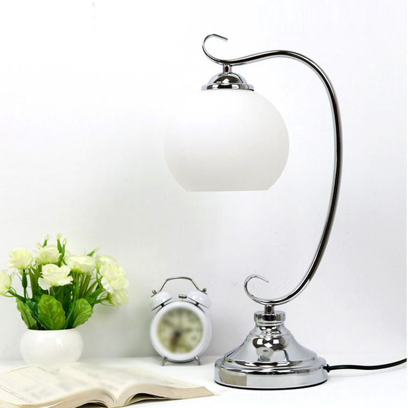 Modern Style Table Lamp Metal Flower Desk Lamp Fixture for Bedroom