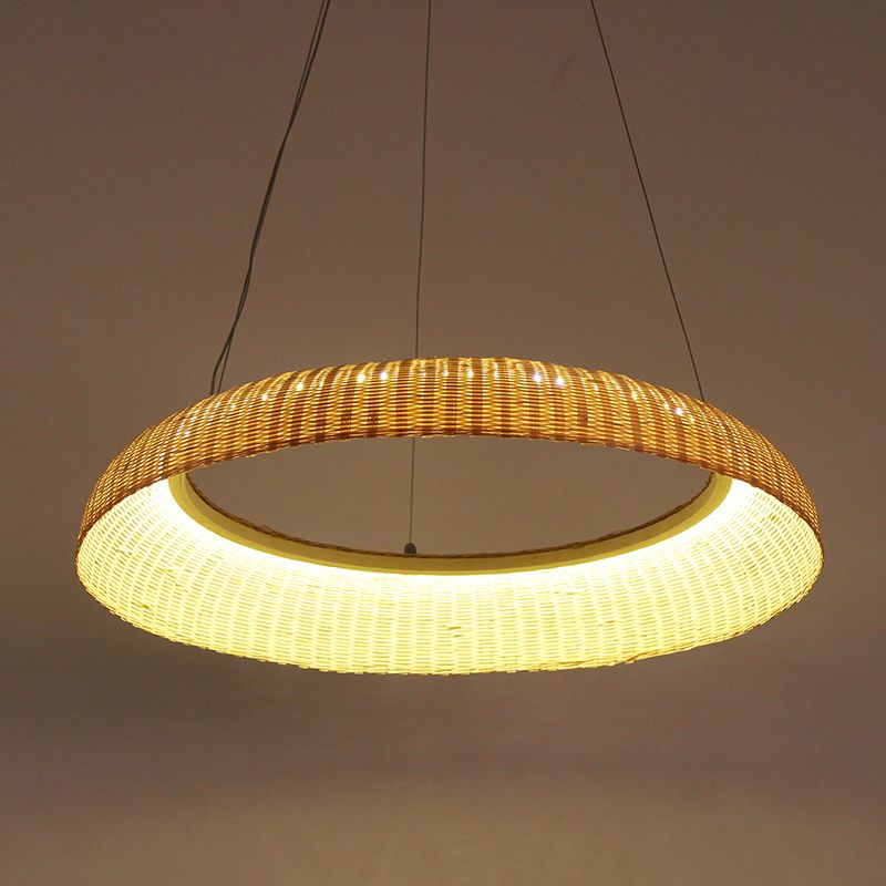 Lampada a sospensione a mano investita a mano in bambù Lampada appesa a LED in beige per sala da pranzo