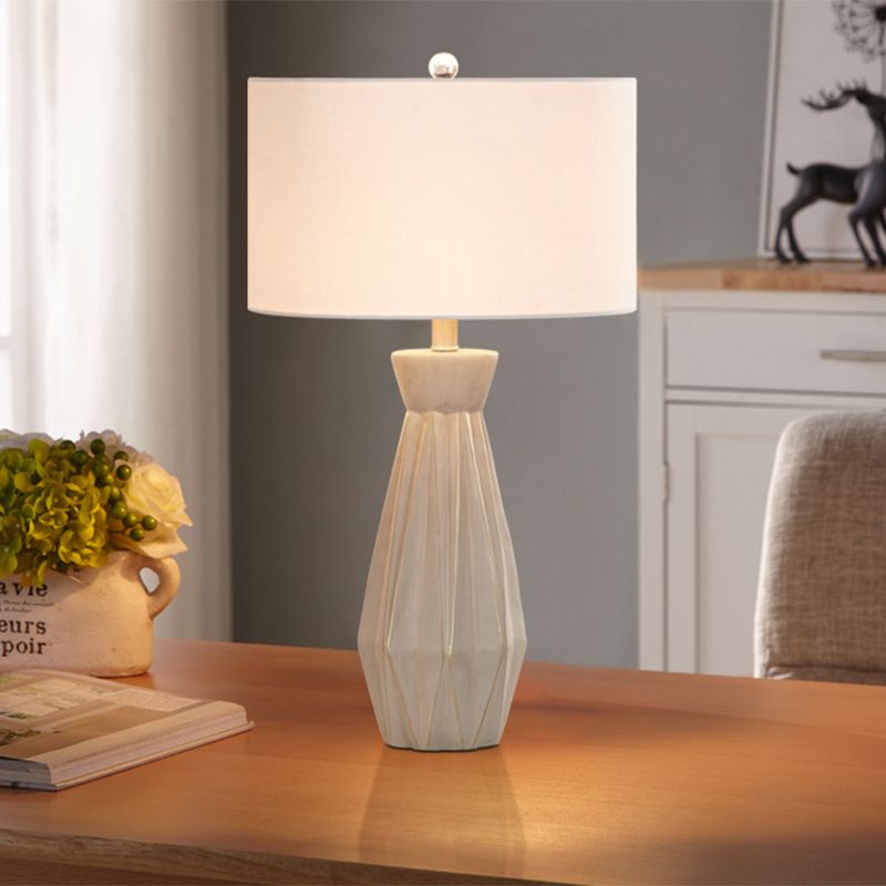 Countryside Vase Table Light Single Bulb Ceramic Night Lighting with White/Beige Round Shade