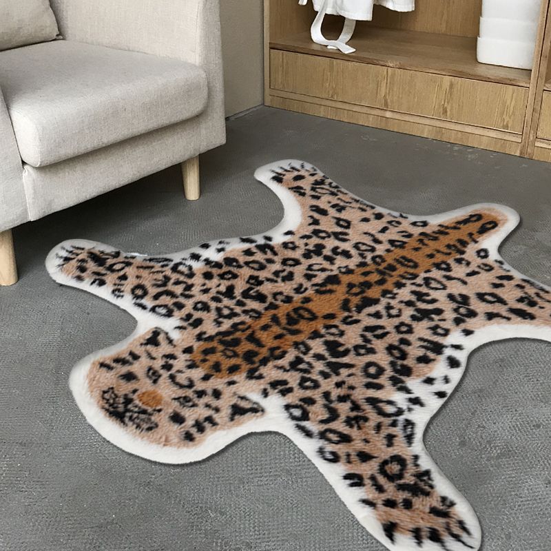 Tapis de motif léopard marron polyester tapis contemporain de tapis adaptation aux animaux de compagnie lavable pour le salon