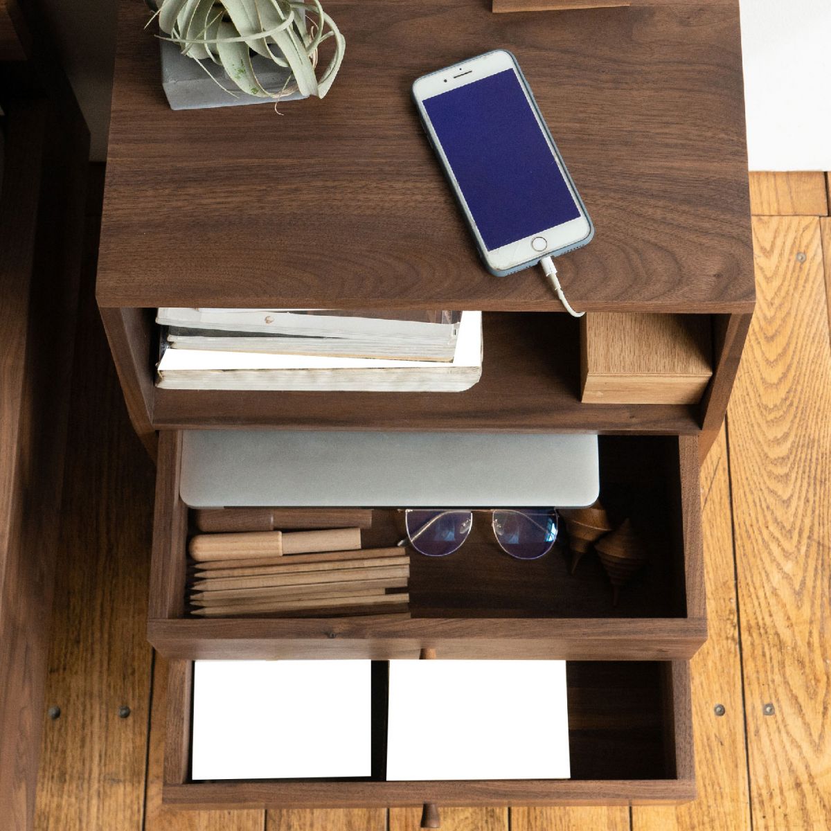 Traditional Drawers Included Accent Table Nightstand 20" Tall with Legs