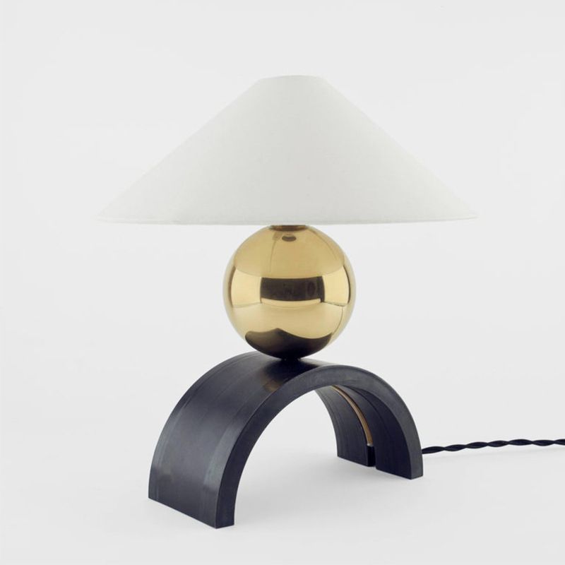 Global Metal Desk Light Moderniste 1 tête Gold Task Lighting avec Cone White Fabric Shade