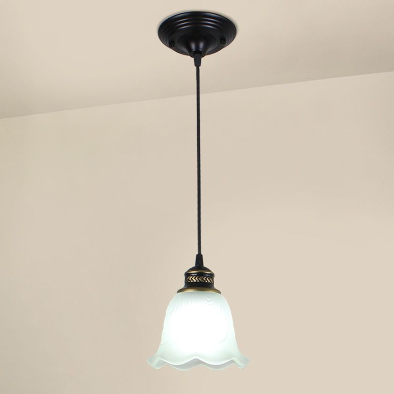 Opalglas Glocke Schatten hängend hängendes rustikales Esszimmer Anhänger Licht mit überbrochener Verkleidung in Schwarz