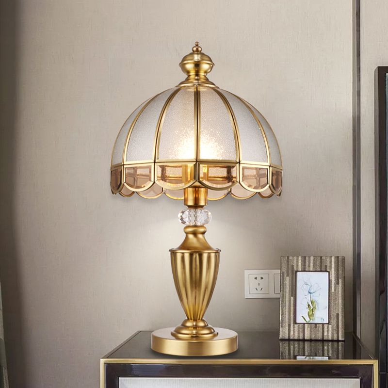 1 tête en verre givré nuit Colonialme Gold Dome Shade Bedroom Metal Table Table avec accent en cristal clair