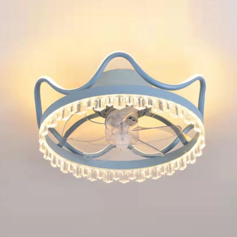 Lampe de plafond de forme de couronne.