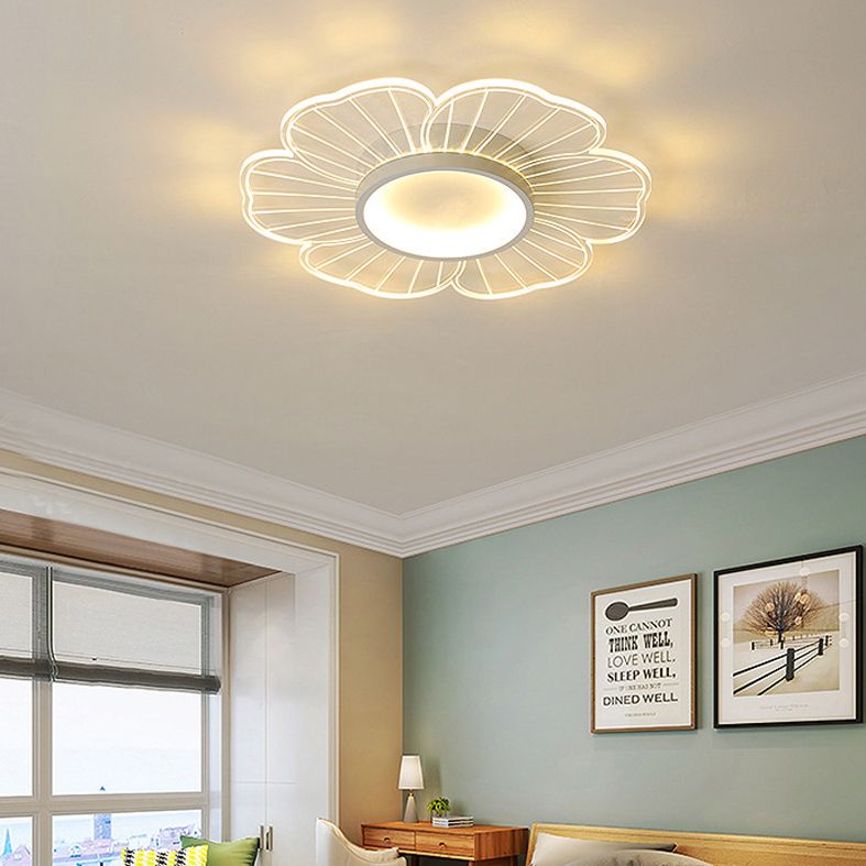 White Flower Ceiling Flush Mount Light Simple LED Acrylic Ceiling Mount Light Fixture