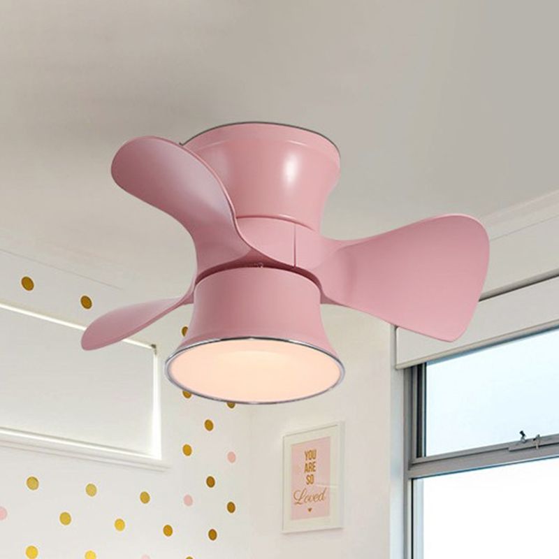 Éclairage de macaron à lame à 3 lames Van de plafond bleu / rose Curvy Flushmount Éclairage avec nuance acrylique, 23,5 "de largeur