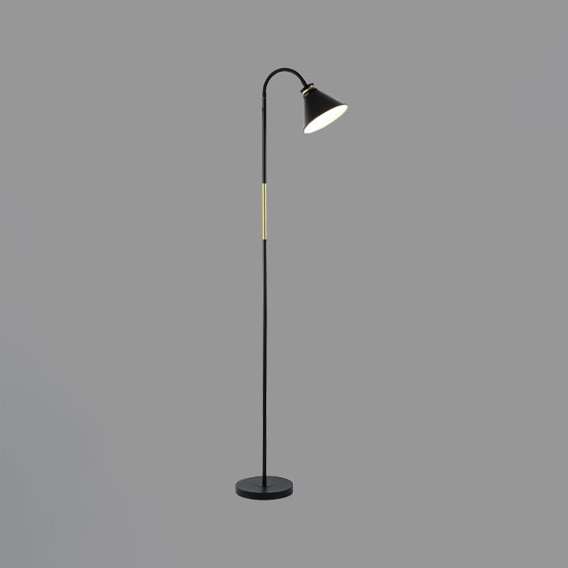 Eisen konische Stehlampe Makkaronstil 1-Licht-Stand-up-Lampe mit flexibles Arm