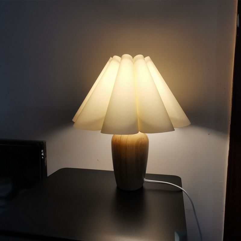 Contemporary Style Desk Lighting Fixture Creative Fabric Desk Lamp for Bedroom