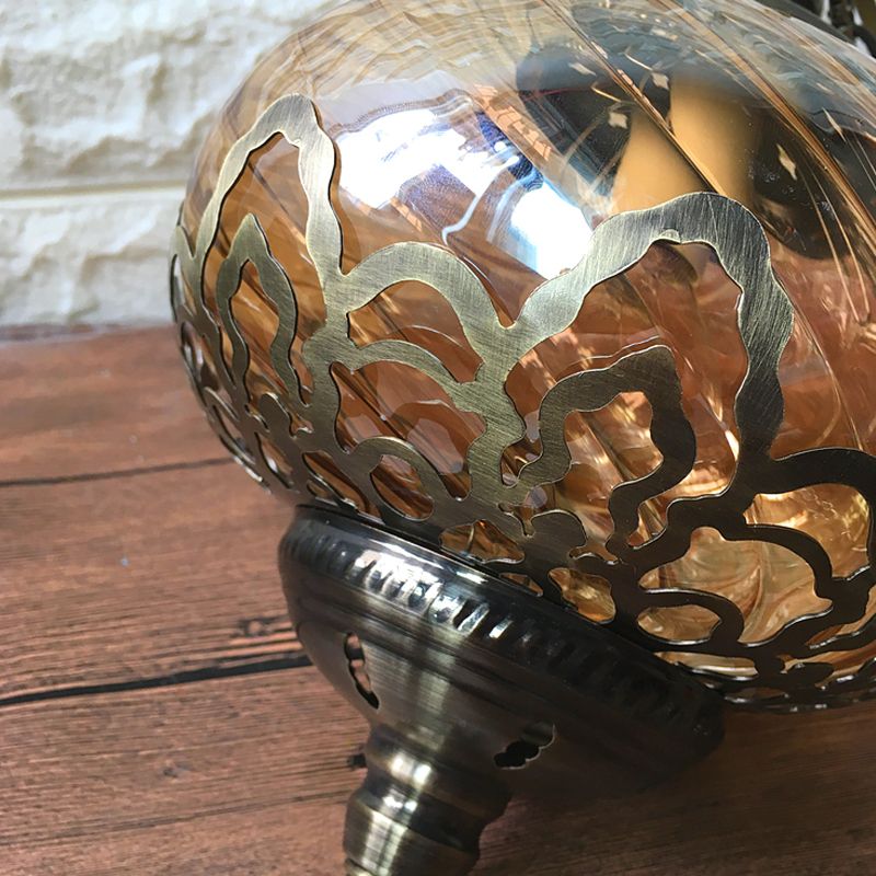 Globe suspendu lamp