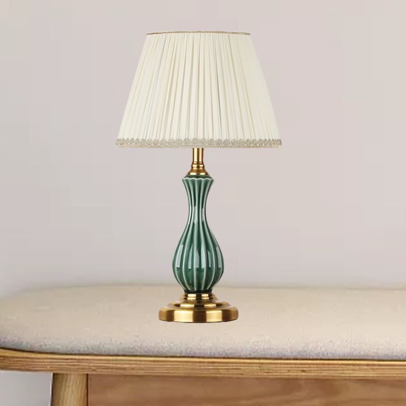 1 Bulb Fabric Table Lamp Traditional White Scalloped/Conic Bedroom Nightstand Lighting with Ceramic Urn-Shaped Base