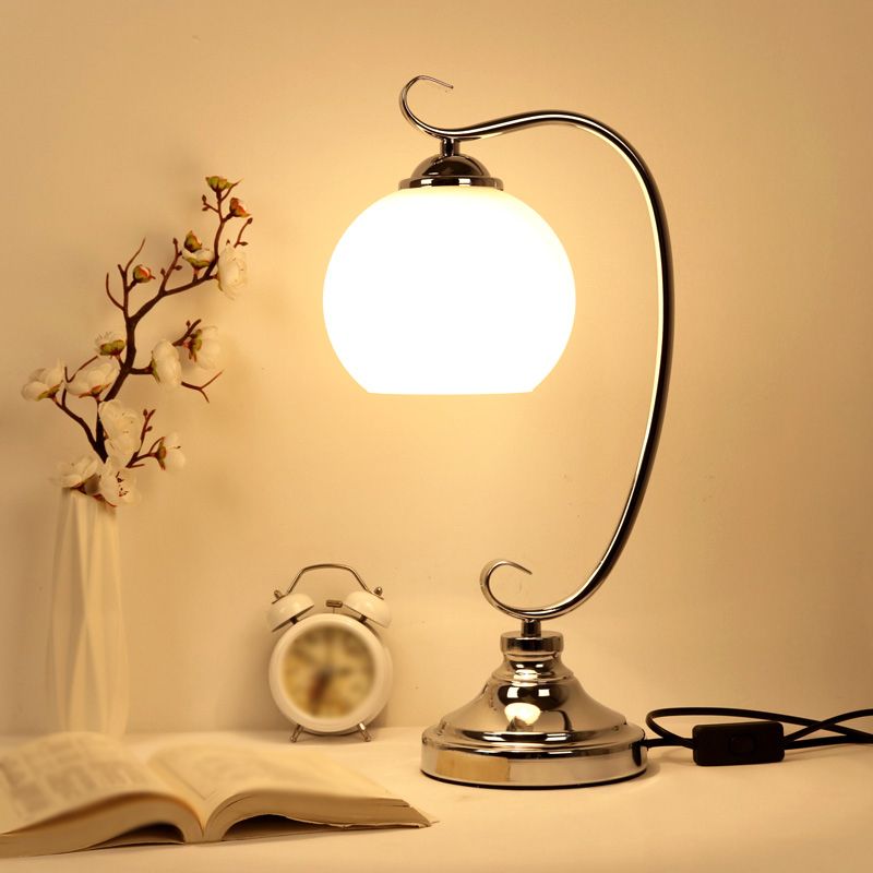 Modern Style Table Lamp Metal Flower Desk Lamp Fixture for Bedroom