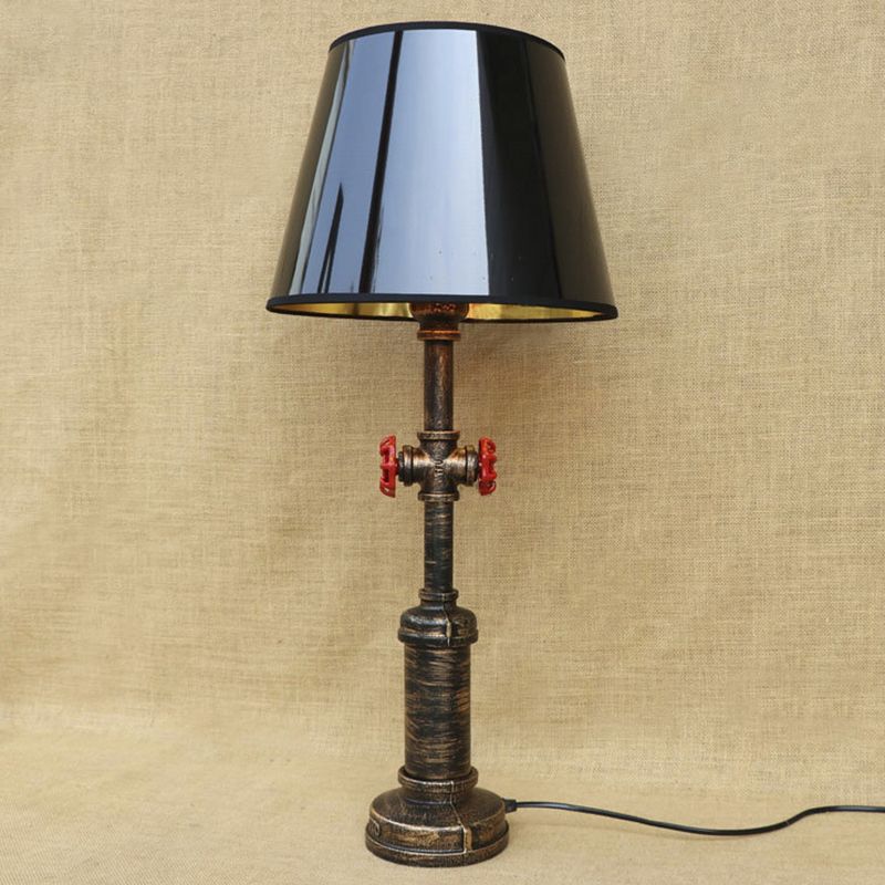 Pipentischleuchte für industrielles Stil mit sich verjüngter Schatten und Ventil 1 Leuchttischlampe in Schwarz für Innenräume