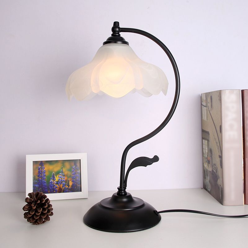 1 Light Modernism Night Table Lamps Metal Nightstand Lamp for Bedroom in Black