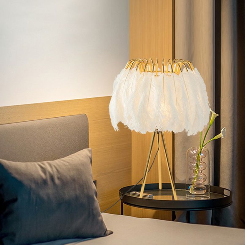 Circular Feather Night Light Simplicity 1-Light Gold Finish Table Lamp with Tripod