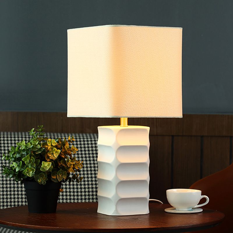 Square Fabric Task Lighting Modernist 1 Head White Small Desk Lamp for Living Room