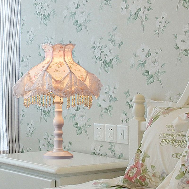 Flower/Lace Fabric Nightstand Light European 1-Head White Night Table Lighting with Draping for Living Room