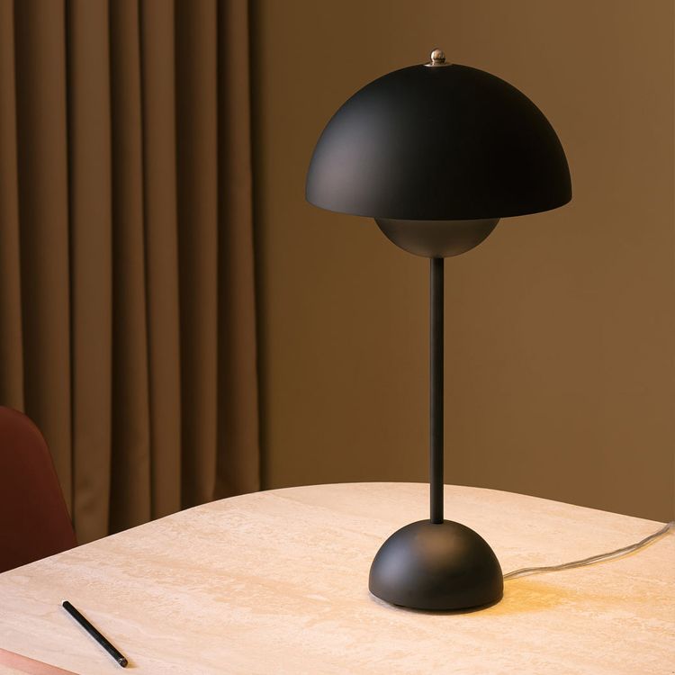 Dome Table Lamp in Modern Creative Style Metal Single Light Table Lamp for Bedroom