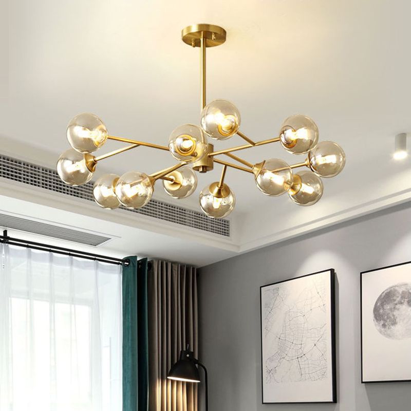 Candelera colgante de metal posmoderno Light Amber Glass Shade Chandelier en oro para dormitorio
