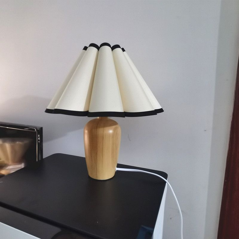 Contemporary Style Desk Lighting Fixture Creative Fabric Desk Lamp for Bedroom