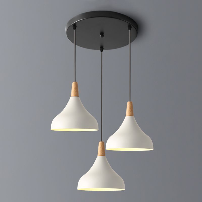 Swell Form Pendant Light Makkaron Metall 3-Kopf-Multi-Hanging-Leuchte mit Holzspitze