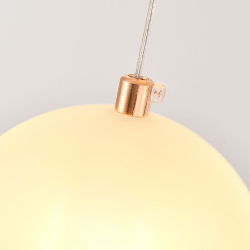 Pendante à LED en or acrylique dans un style moderne du globe d'aluminium lampe pour le lieu intérieur