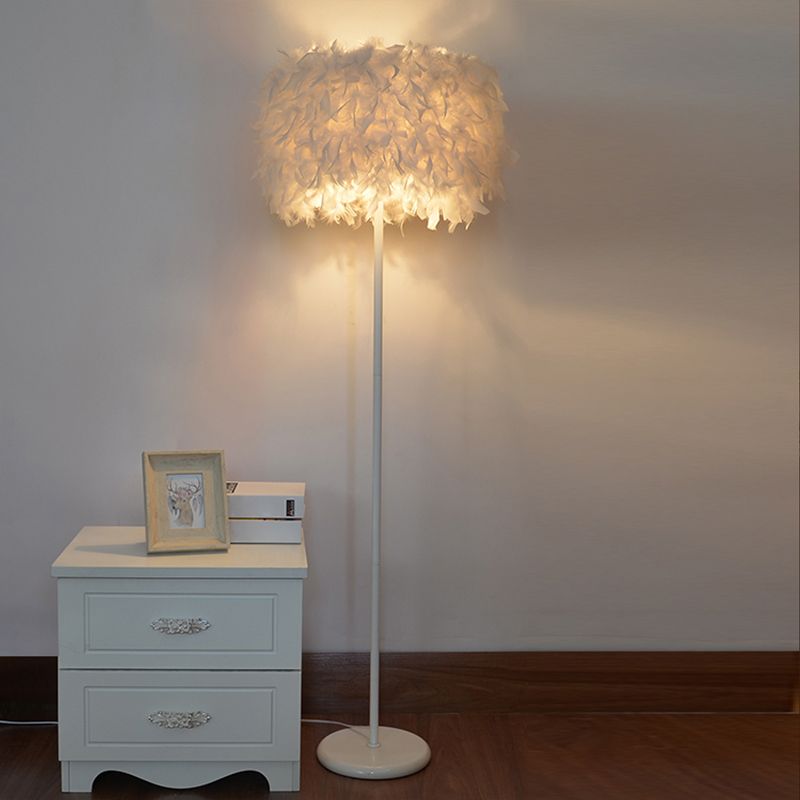 Drum Bedside Floor Lamp Feather 1-Light Modernist Stand Up Lamp in White with/without Crystal Drop