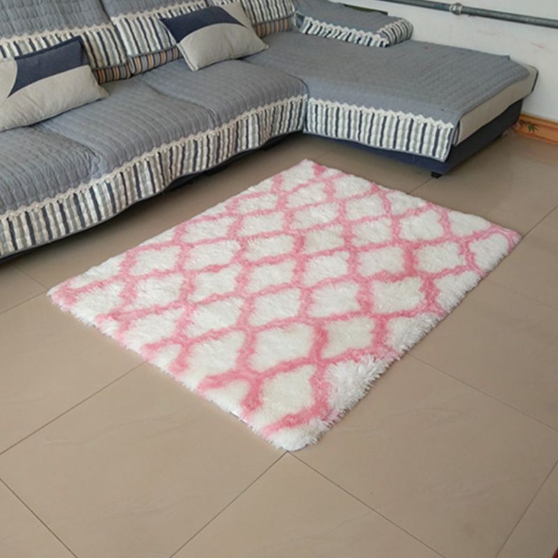 Unique Quatrefoil Patterned Rug Multi Color Modern Carpet Faux Fur Anti-Slip Backing Pet Friendly Machine Washable Rug for Room