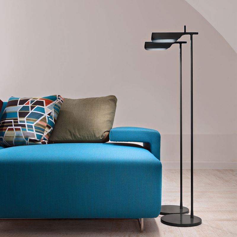 Minimalist Right Angle Floor Lighting Metallic LED Bedroom Standing Floor Lamp in White/Black