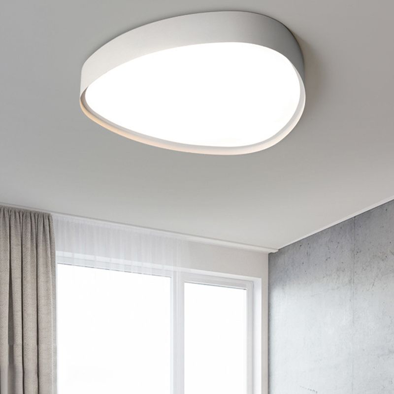 Contemporary LED Ceiling Lamp White Flush Light with Metal for Bedroom