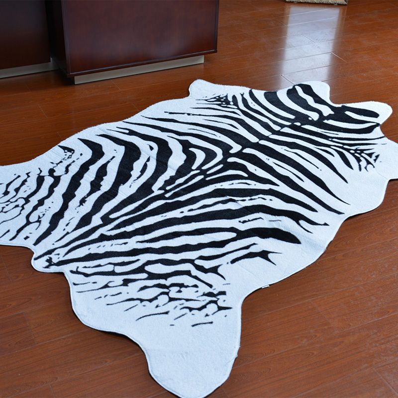 Tapis de peau d'animal de forme irrégulière