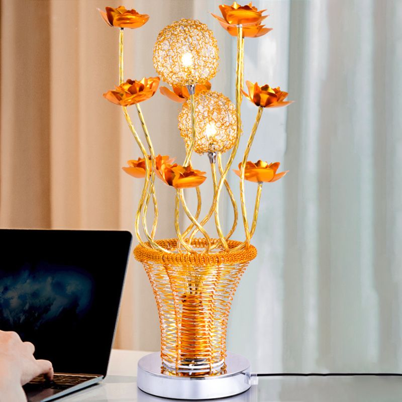 Kaskernartige Aluminiumschreibtisch Leichtkunstdekorbe Nacht LED VINE NACHT TISCHE LAMPE mit Blüte und Kugel Dekor in Gold/Silber