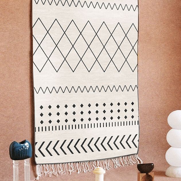 White Tone Vintage Indoor Rug Polyester Tribal Print Carpet Easy Care Rug for Home Decoration