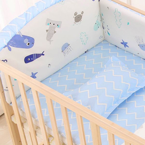 Modern Nursery Bed Solid Wood Standard Baby Crib with Casters