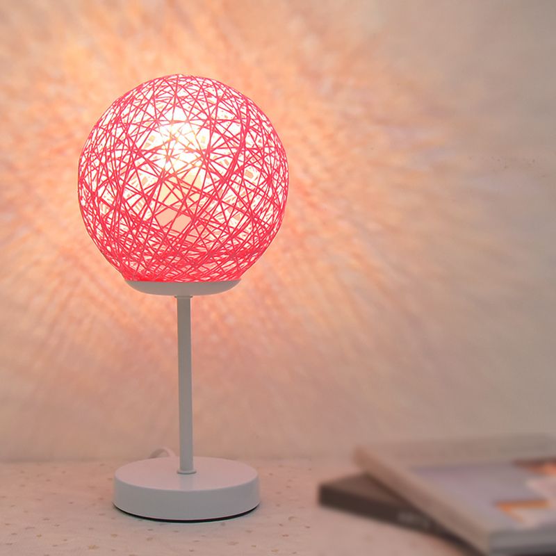 Lampada da tavolo Macaron Luce da scrivania a 1 luce con tonalità rattan per soggiorno