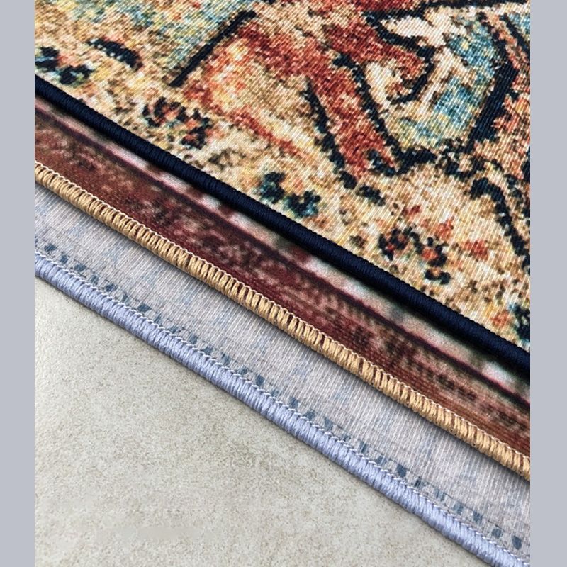 Quadratische ethnische Print Teppich mehrfarbig Retro Teppich Polyester Fleckenfeindresistent Teppich für Wohnzimmer